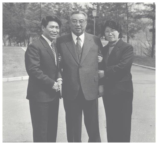 1984年，金日成送吉林一兄妹20捆人民币！受邀访朝，揭开父亲往事