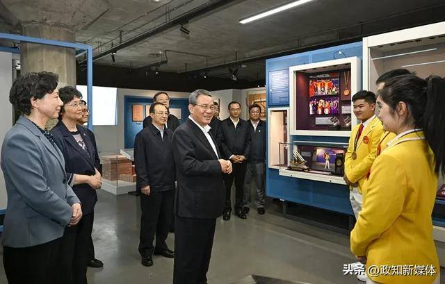 总理赴上海调研，特别与金牌选手面对面