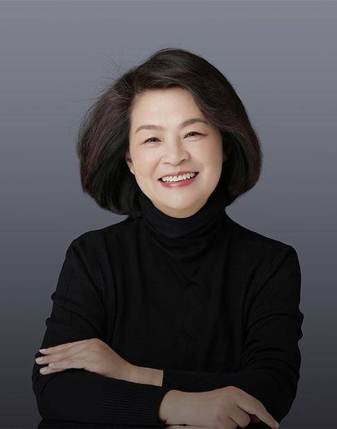 她接棒中兴通讯董事长，已在中兴系工作三十年
