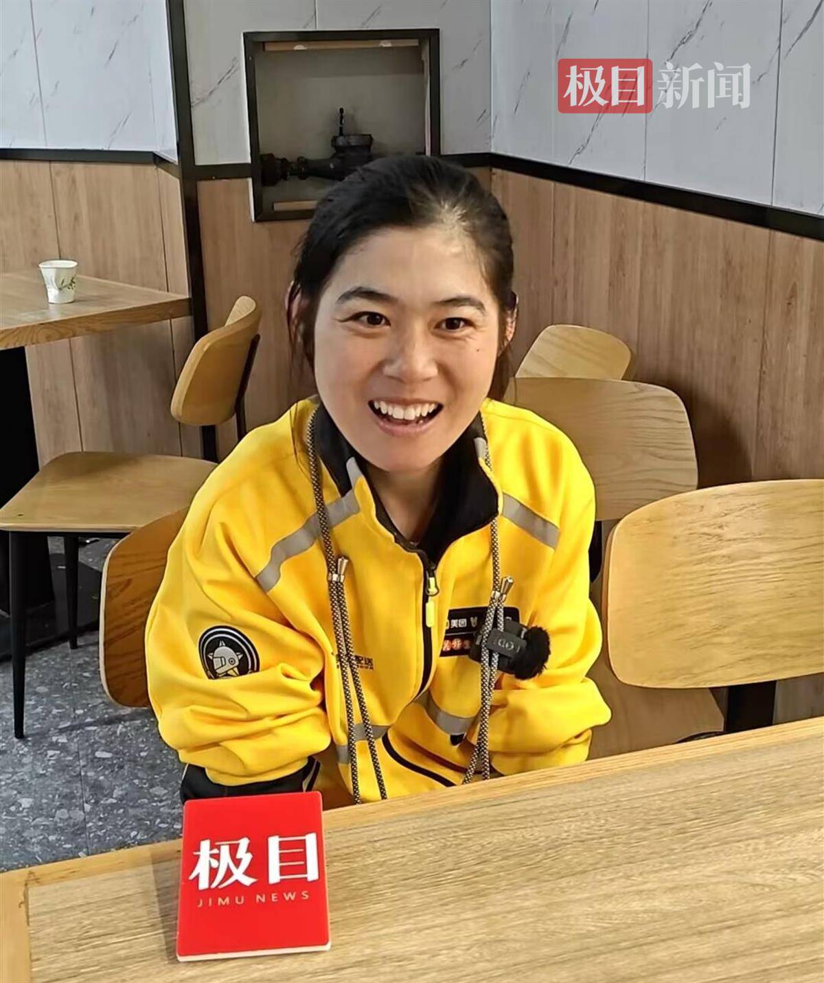杭州脑瘫女骑手文景用7万多订单撑起小家：我要靠自己生活