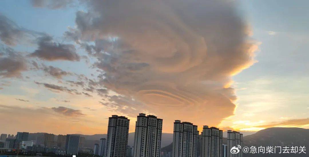 圈圈圆圆圈圈，一地上空出现奇特的云！