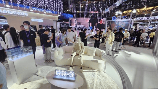 人形机器人竞技WAIC：跳街舞、康复训练、打麻将，商业化前景如何？